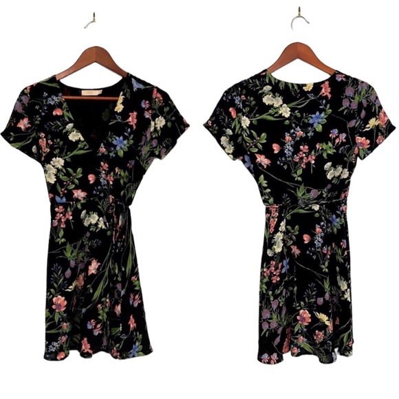 Lulus Dresses & Skirts - Lush Lulu's Floral Dainty V-Neck Crepe Georgette Tie Wrap Mini Dress Garden XS